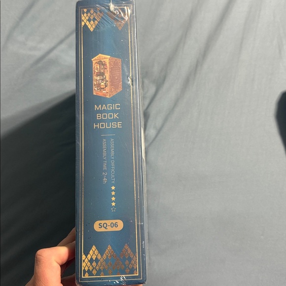 Magic Book House DIY Wooden Book Nook - Picture 2 of 3